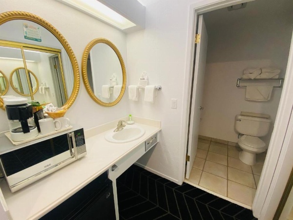 Masterpiece Hotel image 24