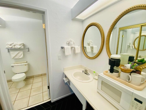 Masterpiece Hotel image 25