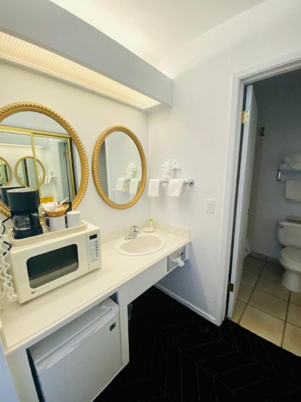 Masterpiece Hotel image 31