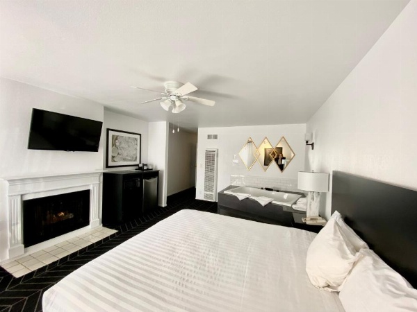 Masterpiece Hotel image 35