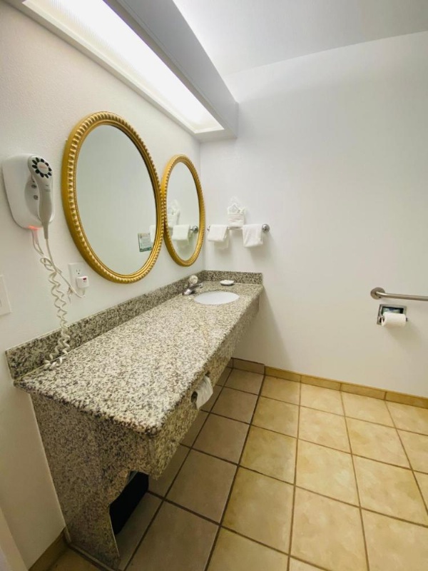 Masterpiece Hotel image 41