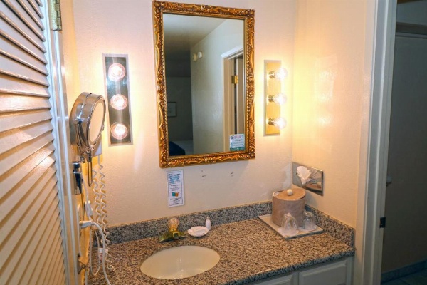 Masterpiece Hotel image 7